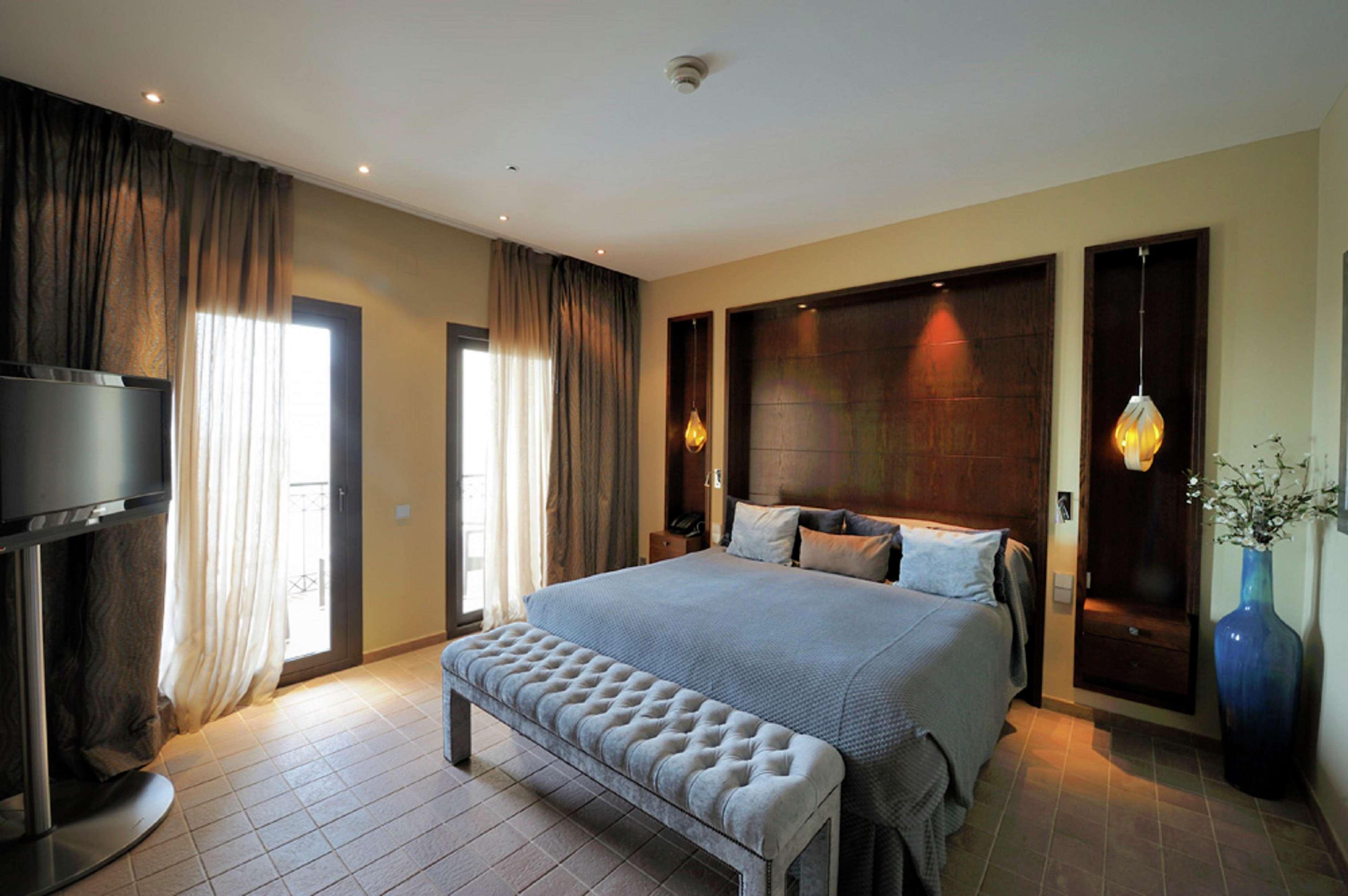 Doubletree By Hilton La Torre Golf Resort Рольдан Экстерьер фото A bedroom at the hotel