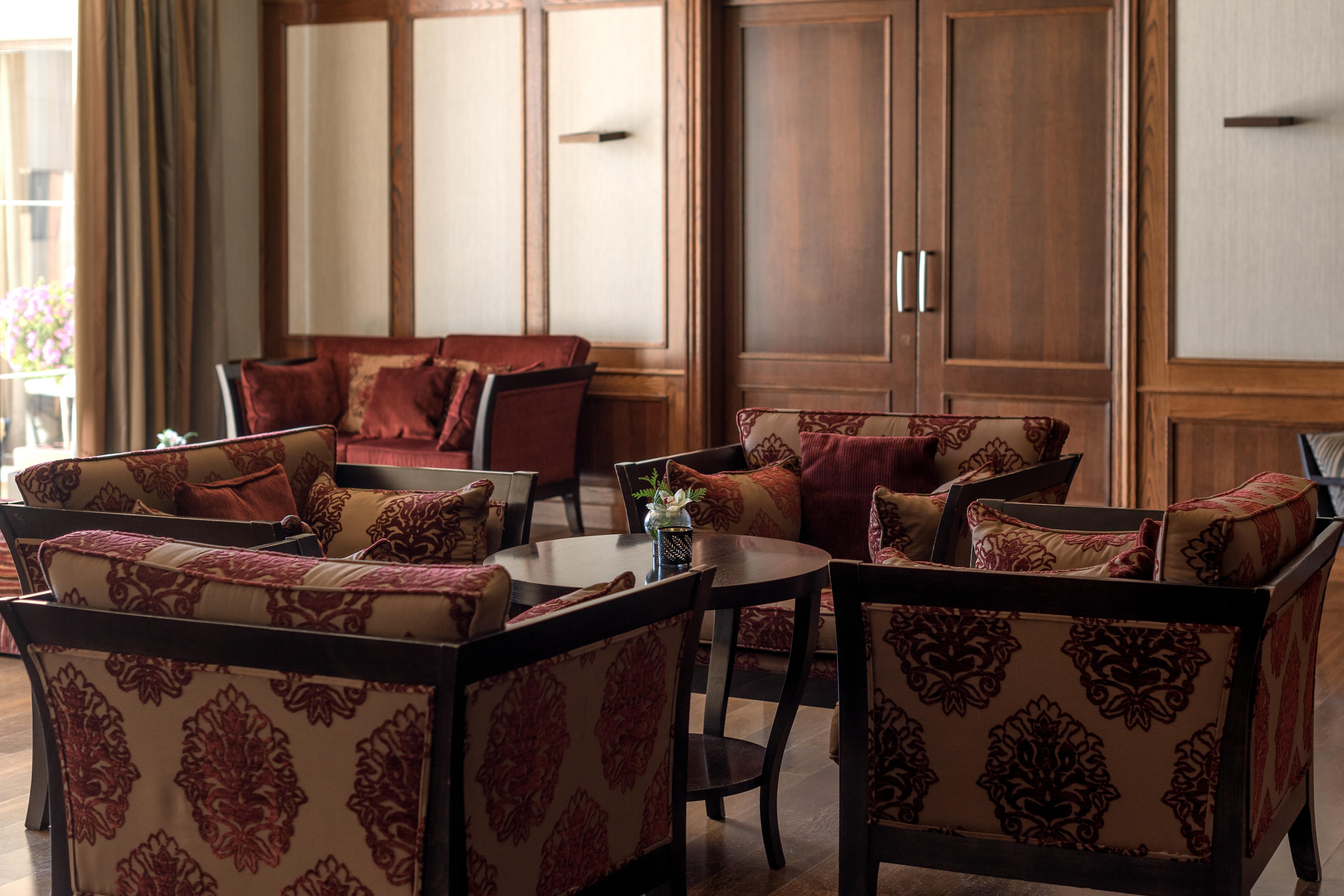 Doubletree By Hilton La Torre Golf Resort Рольдан Экстерьер фото The Library