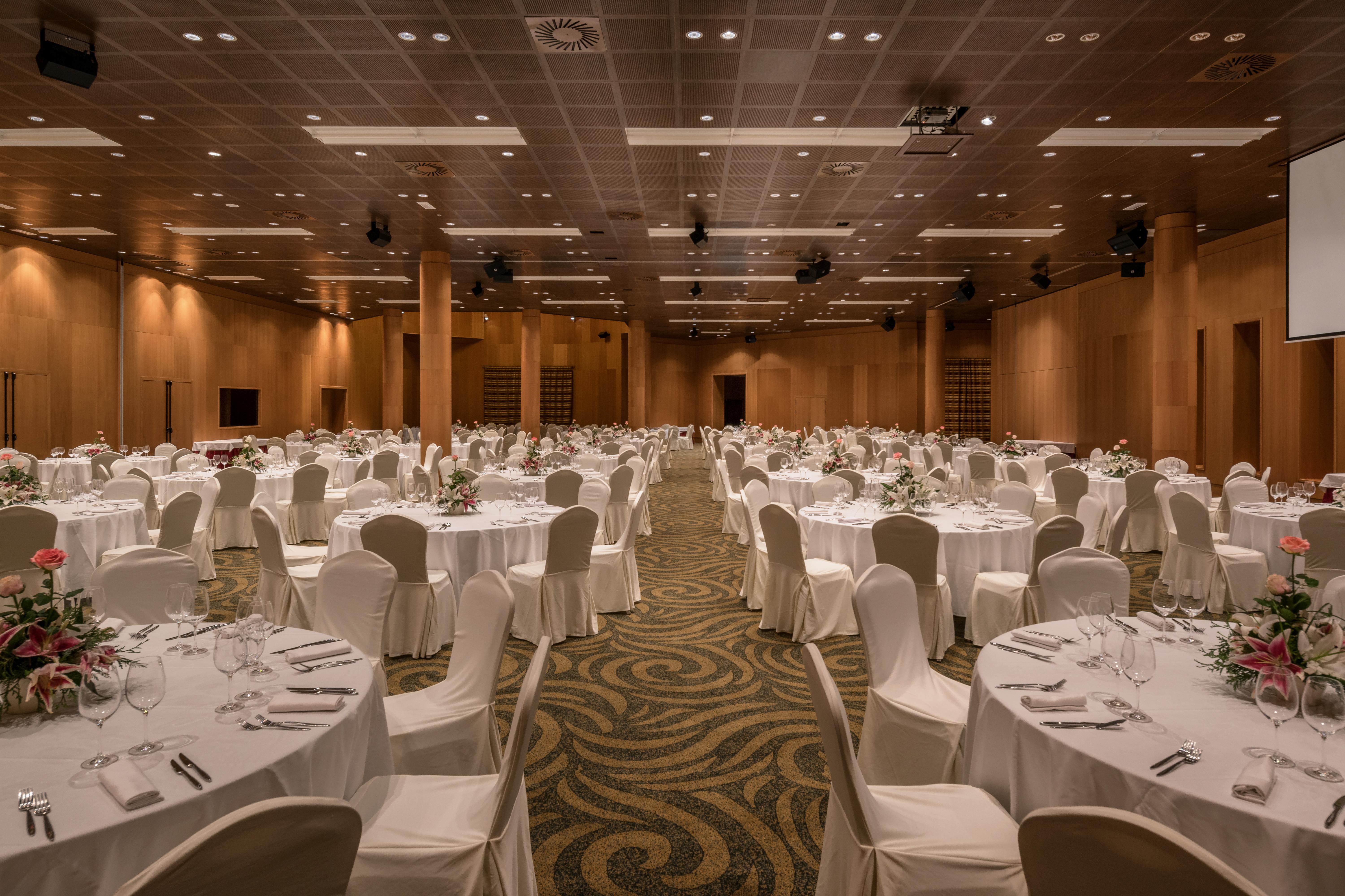 Doubletree By Hilton La Torre Golf Resort Рольдан Экстерьер фото The Grand Ballroom