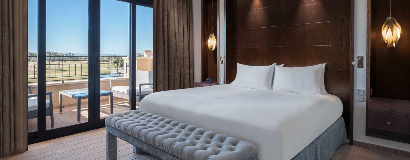 Doubletree By Hilton La Torre Golf Resort Рольдан Экстерьер фото A bedroom at the hotel