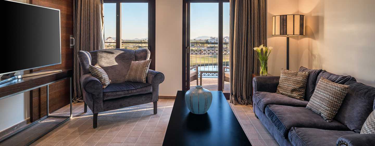 Doubletree By Hilton La Torre Golf Resort Рольдан Экстерьер фото A suite at the hotel