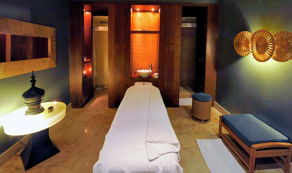 Doubletree By Hilton La Torre Golf Resort Рольдан Удобства фото A treatment room at a spa